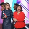 Ellen Pompeo remet un prix � Debbie Allen