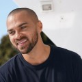 Jesse Williams signe pour les saisons 16 et 17