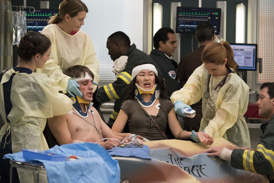 Meredith Grey (Ellen Pompeo), Jackson Avery (Jesse Williams) et April Kepner (Sarah Drew) aux urgences
