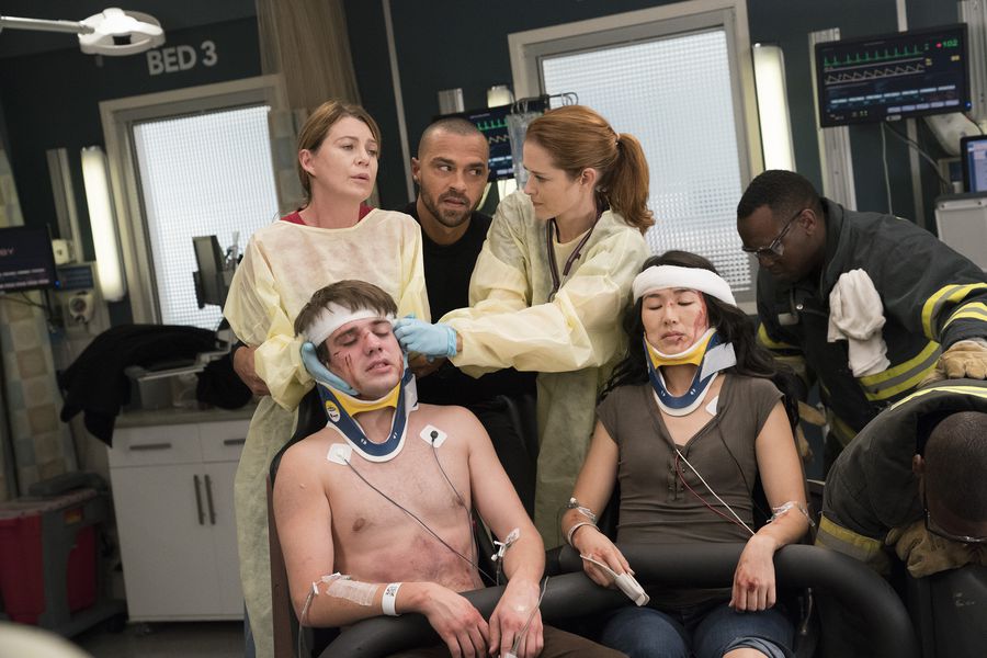 Meredith Grey (Ellen Pompeo), Jackson Avery (Jesse Williams) et April Kepner (Sarah Drew) aux urgences