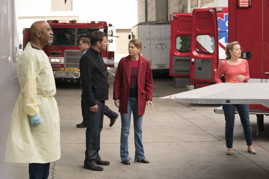 Meredith Grey (Ellen Pompeo), Richard Webber (James Pickens Jr), et Alex Karev (Justin Chambers) aux urgences