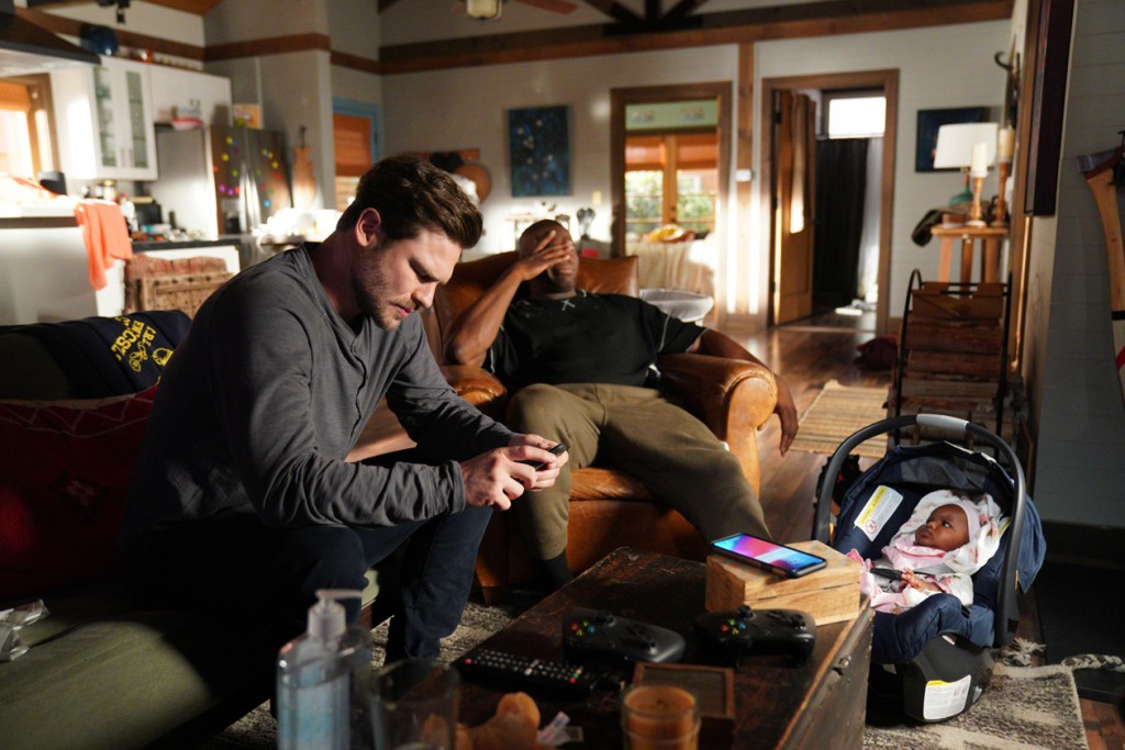 Jack (Grey Damon), Dean (Okieriete Onaodowan) et bébé Pruitt