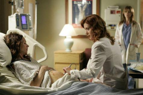 Addison et sa patiente, Meredith qui regarde