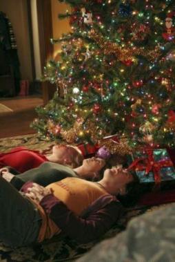 Izzie, Meredith et George sous le sapin 
