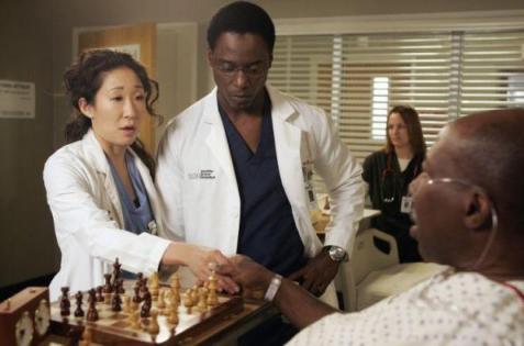 Cristina et Burke dans la chambre d'un patient