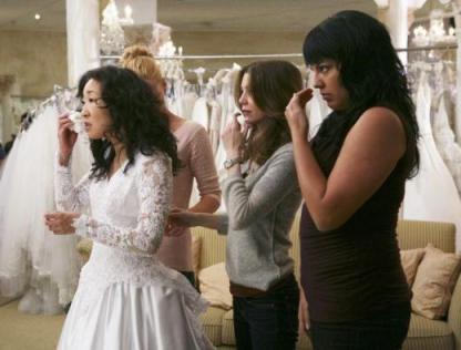 Cristina avec sa robe de mariée, Meredith et Callie