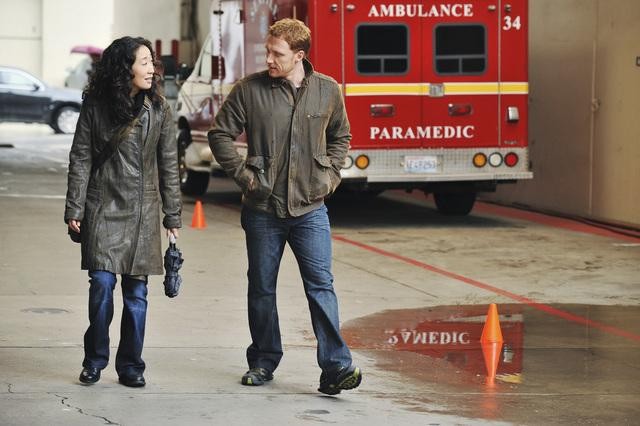 Cristina et Owen qui arrivent à l'hôpital