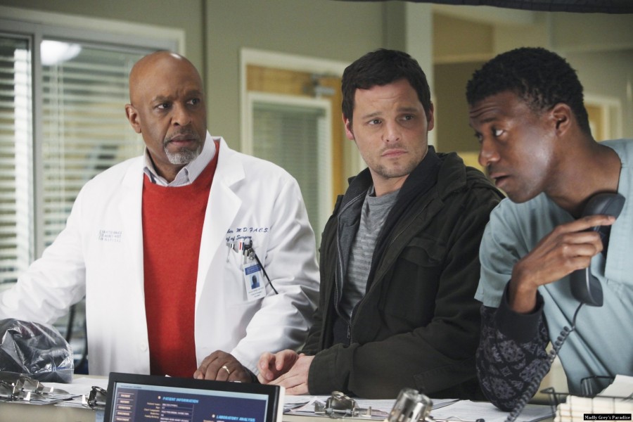 Richard Webber (James Pickens Jr), Alex Karev (Justin Chambers) et un infirmier