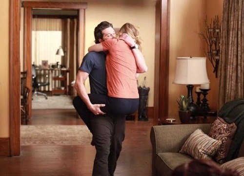 Derek et Meredith qui s'embrassent