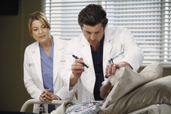 Meredith et Derek dans la chambre d'un patient