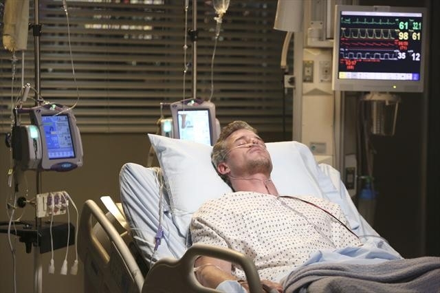 Mark Sloan (Eric Dane) dans son lit d'hôpital