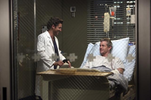 Derek Shepherd (Patrick Dempsey) et Mark Sloan dans sa chambre