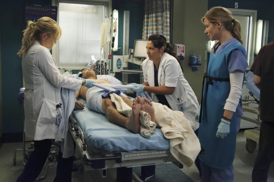 Arizona, Callie et Leah qui s'occupent d'un patient