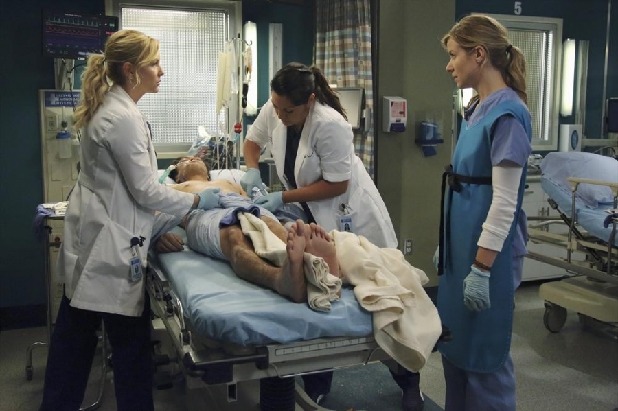 Arizona, Callie et Leah qui s'occupent d'un patient