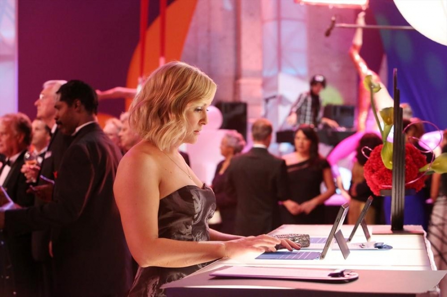 Arizona Robbins (Jessica Capshaw) à la soirée de gala