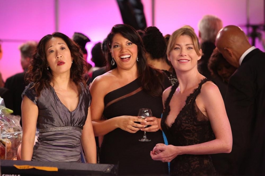 Cristina Yang (Sandra Oh), Callie Torres (Sara Ramirez) et Meredith Grey (Ellen Pompeo) à la soirée de gala
