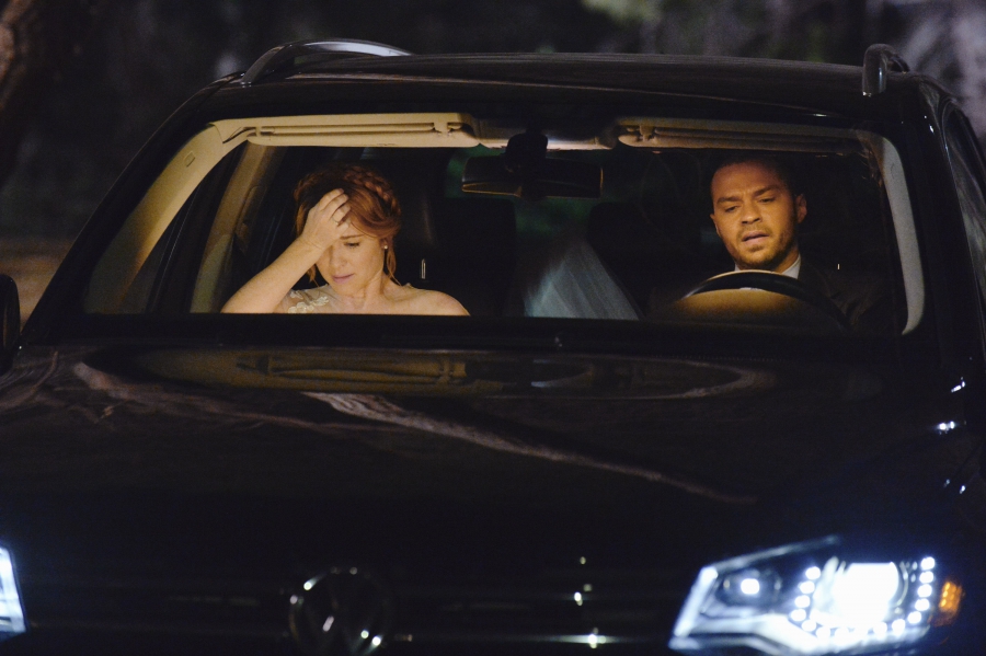 April Kepner (Sarah Drew) et Jackson Avery (Jesse Williams) dans la voiture