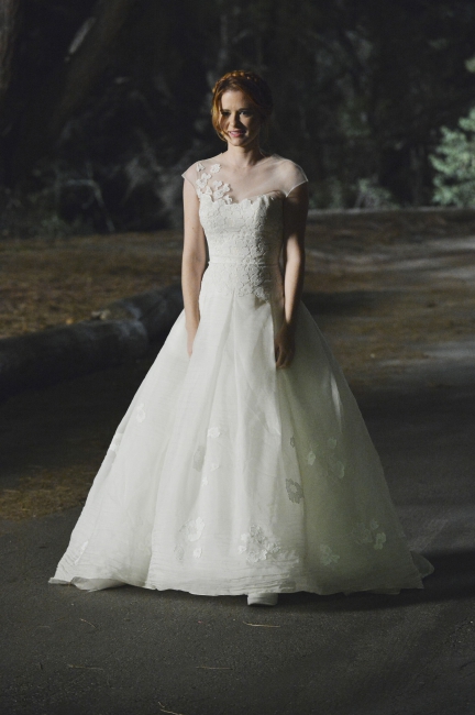 April Kepner (Sarah Drew) après la fuite de son mariage