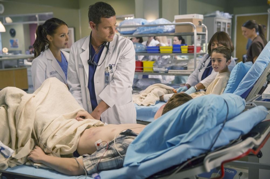 Alex Karev (Justin Chambers) et Jo Wilson (Camilla Luddington) aux urgences