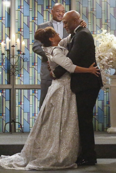 Richard Webber (James Pickens Jr) et Catherine Avery (Debbie Allen) qui se marient