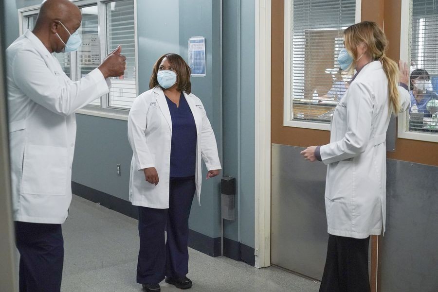 Meredith Grey (Ellen Pompeo), Richard Webber (James Pickens Jr), et Miranda Bailey (Chandra Wilson)