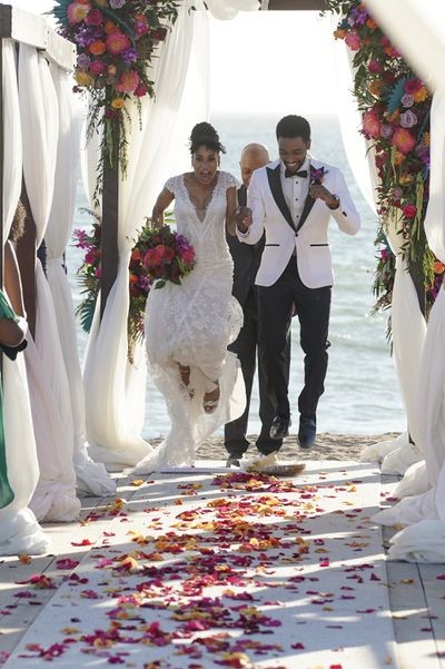 Maggie Pierce (Kelly McCreary) et Winston Ndugu (Anthony Hill) les nouveaux mariés