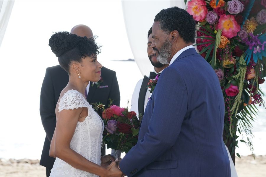 Maggie Pierce (Kelly McCreary) et Winston Ndugu (Anthony Hill) les nouveaux mariés
