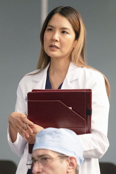 Michelle Lin (Lynn Chen) nouvelle chef du service de chirurgie plastique 