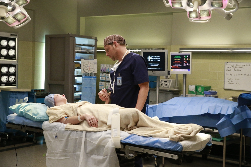Alex Karev (Justin Chambers) et son patient