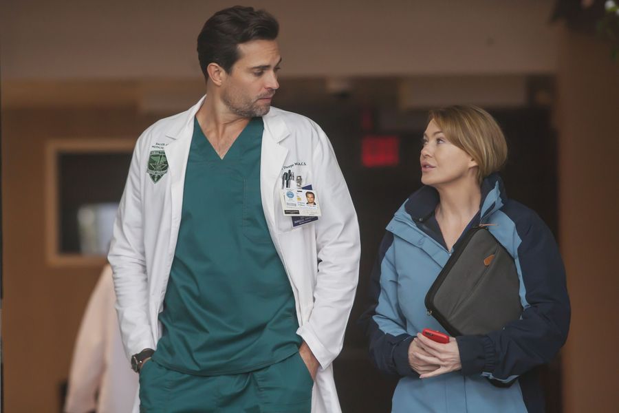 Will Thorpe (Scott Elrod) qui parle avec Meredith Grey (Ellen Pompeo) 