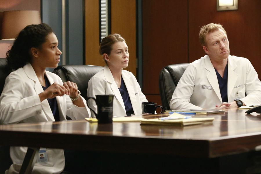 Maggie Pierce (Kelly McCreary), Meredith Grey (Ellen Pompeo), et Owen Hunt (Kevin McKidd)
