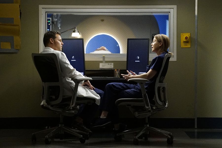 Meredith Grey (Ellen Pompeo), et Alex Karev (Justin Chambers) 