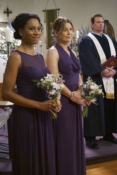 Maggie Pierce (Kelly McCreary) et Meredith Grey (Ellen Pompeo) les demoiselles d'honneur