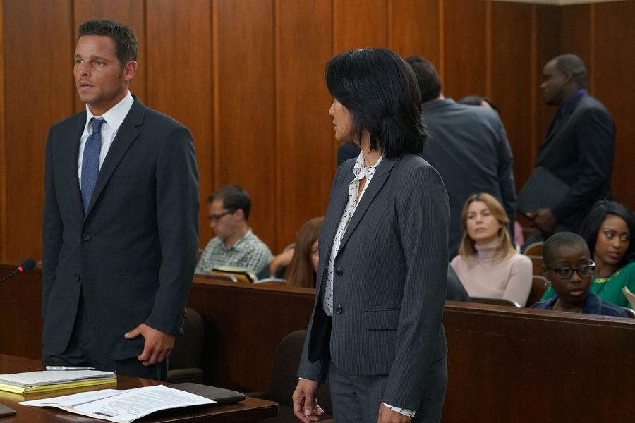Alex Karev (Justin Chambers) et son avocat