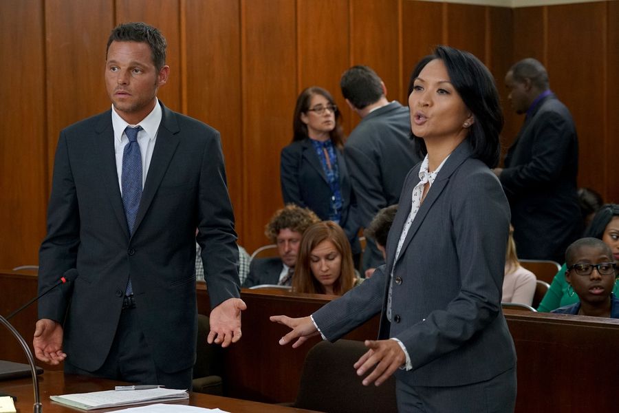 Alex Karev (Justin Chambers) et son avocat