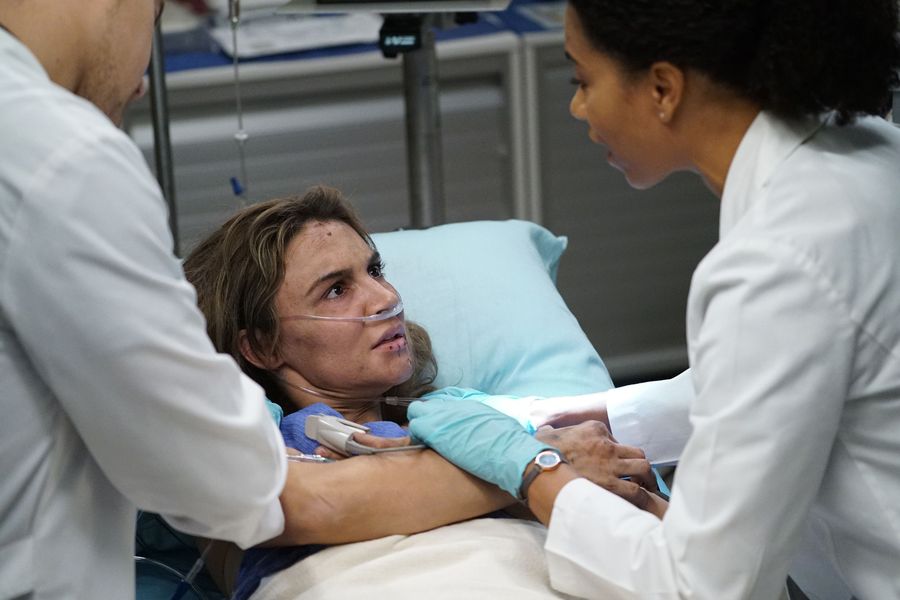 Maggie Pierce (Kelly McCreary) et une patiente